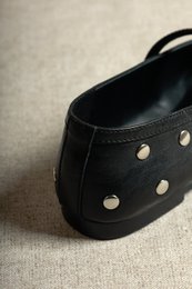 ALLI STUDS BLACK – Mary Janes mit Nieten aus glänzendem Leder VORBESTELLUNG