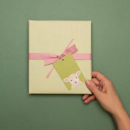  Set of 5 Easter gift tags featuring a cute lamb design, perfect for wrapping Easter gifts or decorating for the holiday.