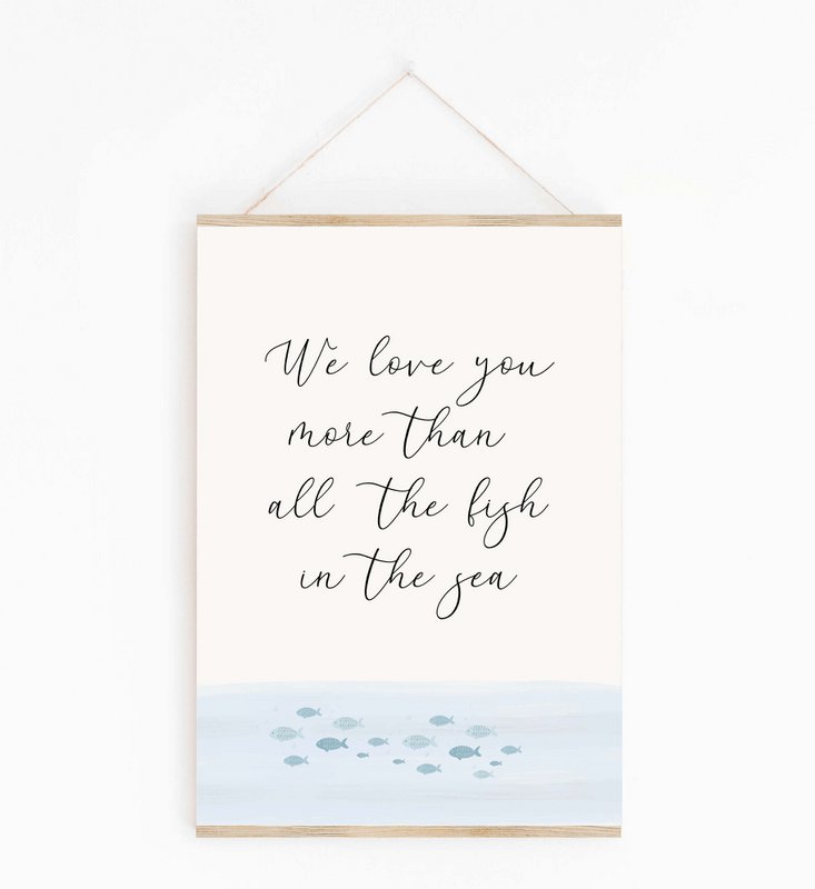 Wir lieben dich mehr als alle Fische im Meer-Poster, Surf-Poster, Surf-Dekor, Surf-Poster, Ozean-Poster, nautischer Kinderzimmer-Druck, Surf-Druck, Strand-Poster, Wellen-Druck, Kinderzimmer-Wandkunst, Kinderzimmer-Druck, Mädchenzimmer-Poster, Jungen 