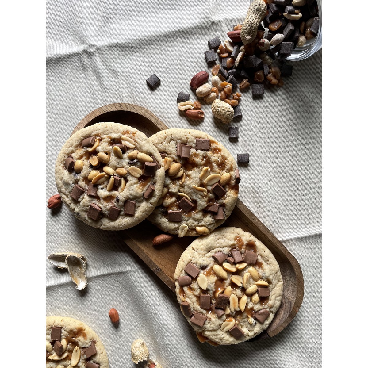 Maxi Cookie Erdnuss – Karamell – Milchschokolade