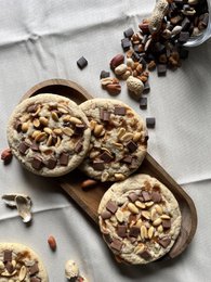 Maxi Cookie Erdnuss – Karamell – Milchschokolade
