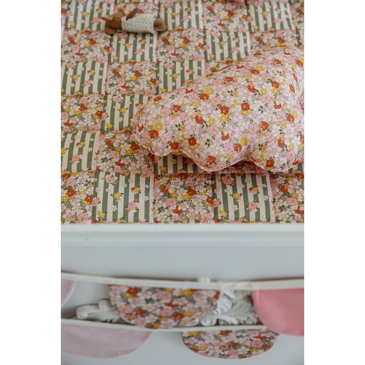 coussin nuage "Fleurs de printemps"