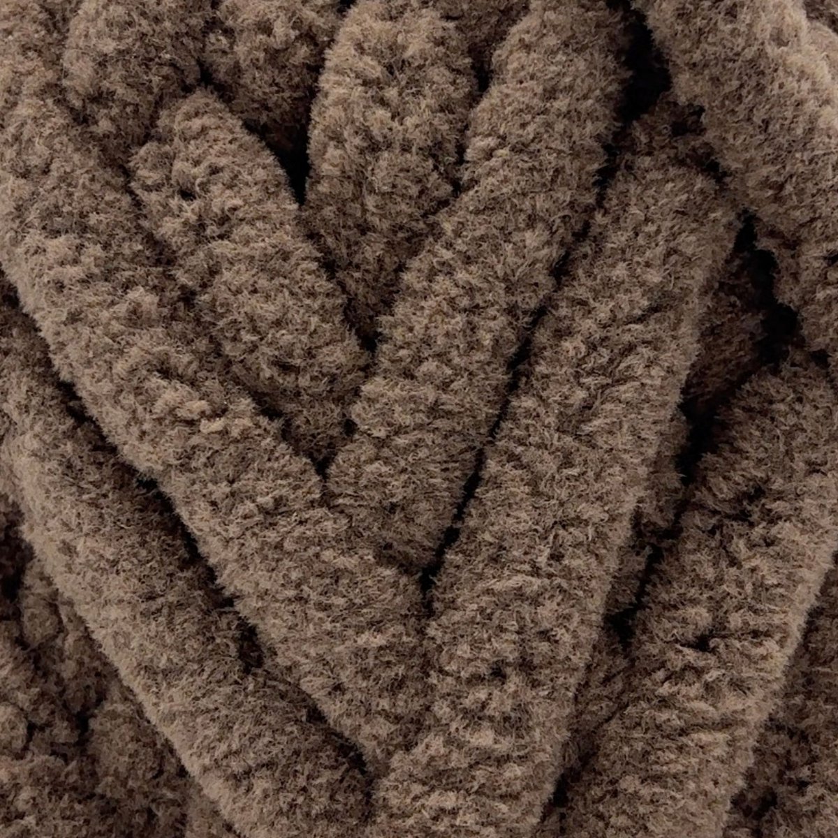 Sensy Chunky Yarn, Blanket Yarn, 7 oz, 28 Yards, Gauge 7 Jumbo