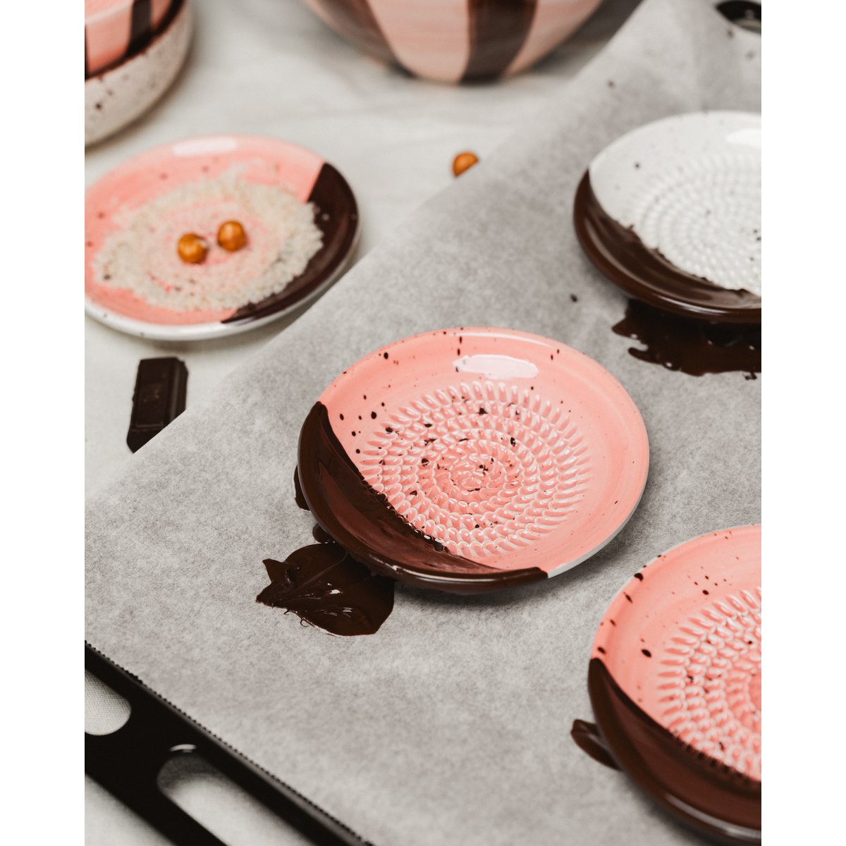 Small Ceramic Garlic Grater Plate – Ideal for Gifting / CHOCOLATE