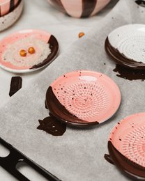 Small Ceramic Garlic Grater Plate – Ideal for Gifting / CHOCOLATE