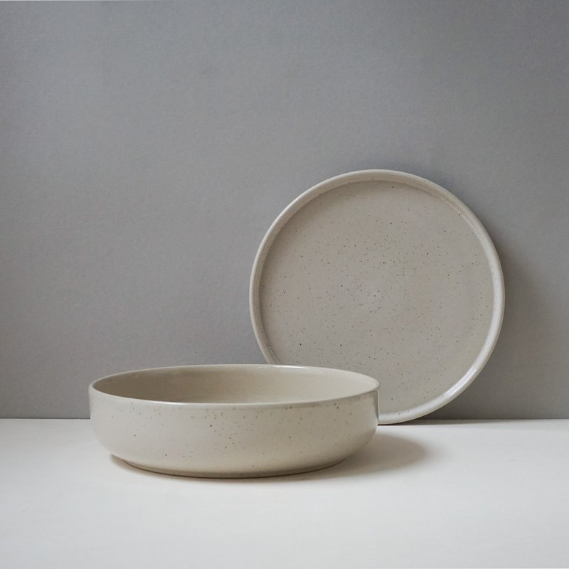 Bowl 22 cm with lid/plate Hollyhock - sand & speckles - 1,000 ml