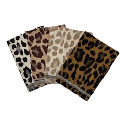 Sciarpa reversibile in lana con stampa animalier ITFUHFRH604