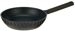 RESTO Padella Ø24 cm Ascella 94009 – Nera – Rivestimento Antiaderente Senza PFAS – Adatta per Induzione e Tutte le Fondi di Calore – Alluminio Riciclato