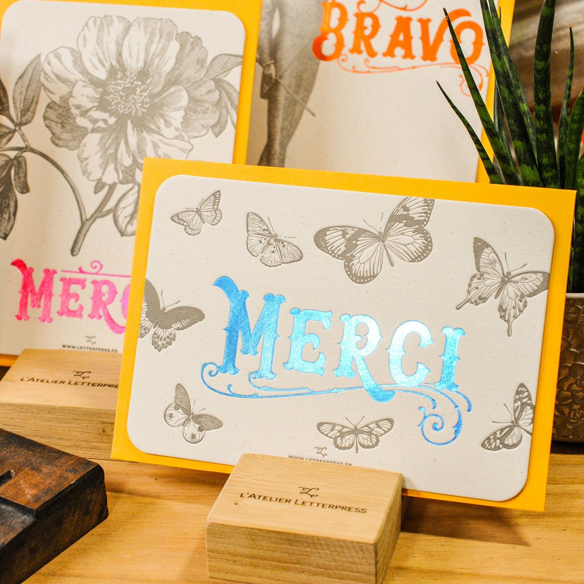 Kartka z podziękowaniami „Motyle typograficzne”, niebieska (z kopertą)
