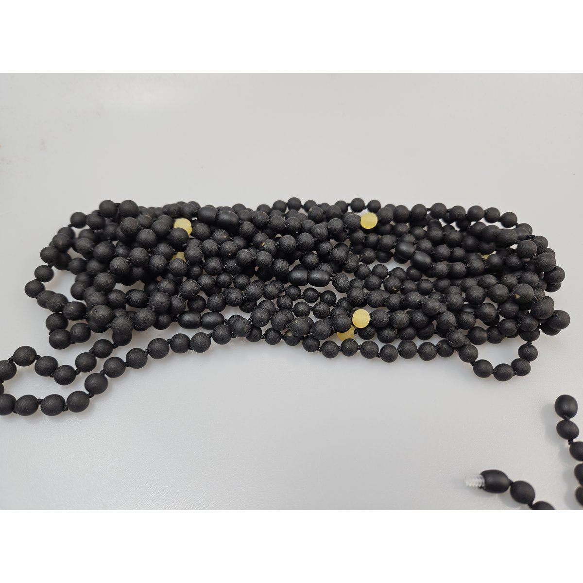 Collar de ámbar negro hecho a mano para él o su hombre joyas al por mayor