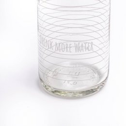 WODA TO ŻYCIE Szklana butelka o pojemności 0,7 l