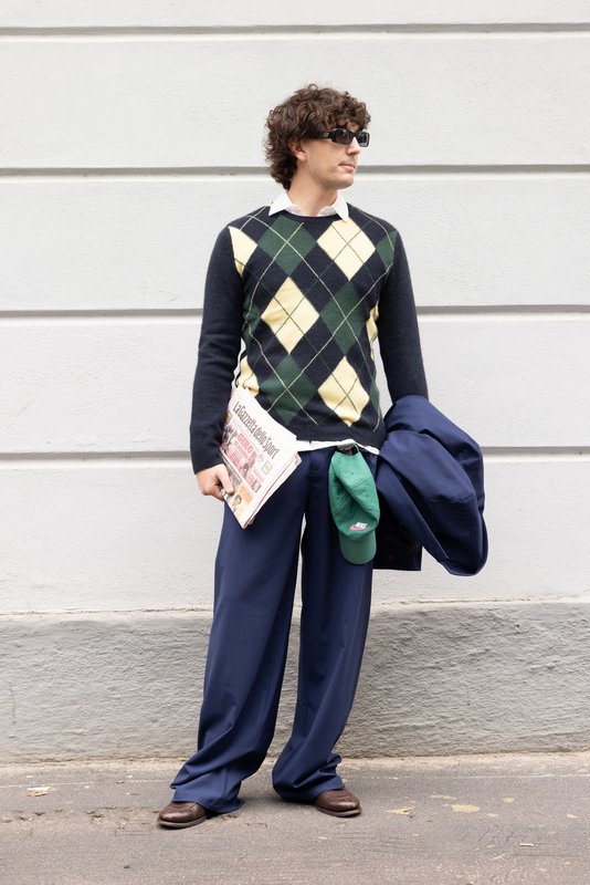 Wool trousers with front pleats in blue Made in Italy