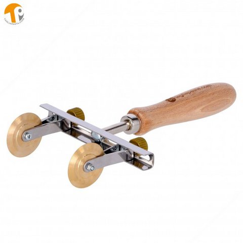 Adjustable pasta cutter with 2 brass smooth blades