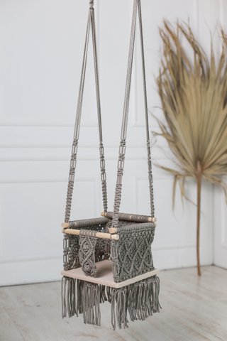 Macramé babyschommel in grijze kleur