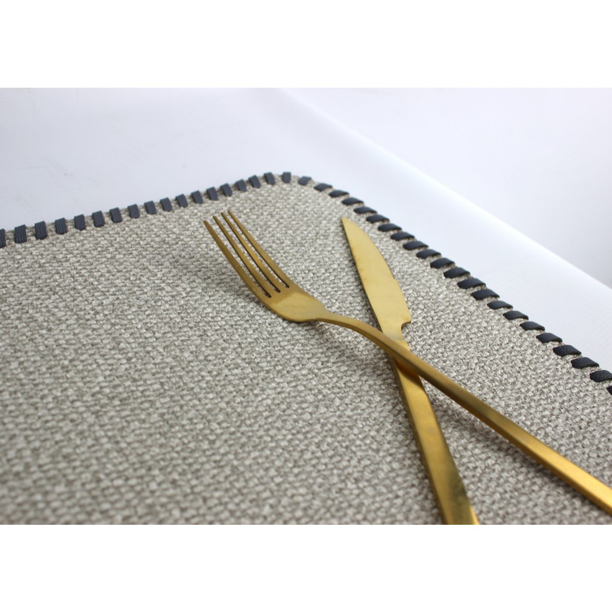 Tischset 4er Set Gewebe hellgrau mit Umrandung Lederband
