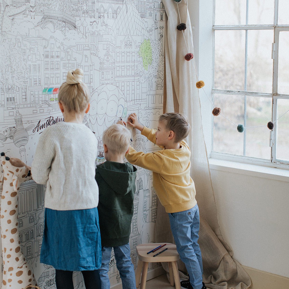Schilderbehang en XXL mural "Little Artists"