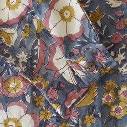 Damebluse i bomuld med "Mel"-tryk
