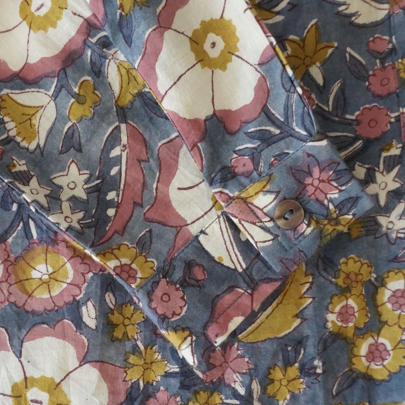 Damebluse i bomuld med "Mel"-tryk