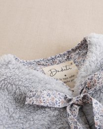 Girl's gray faux fur coat with flower pockets P129-11607211