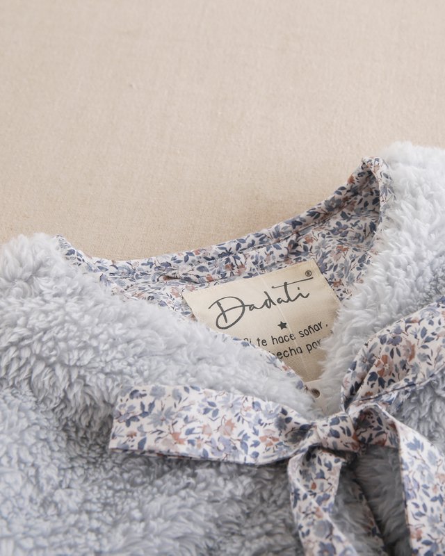 Girl's gray faux fur coat with flower pockets P129-11607211