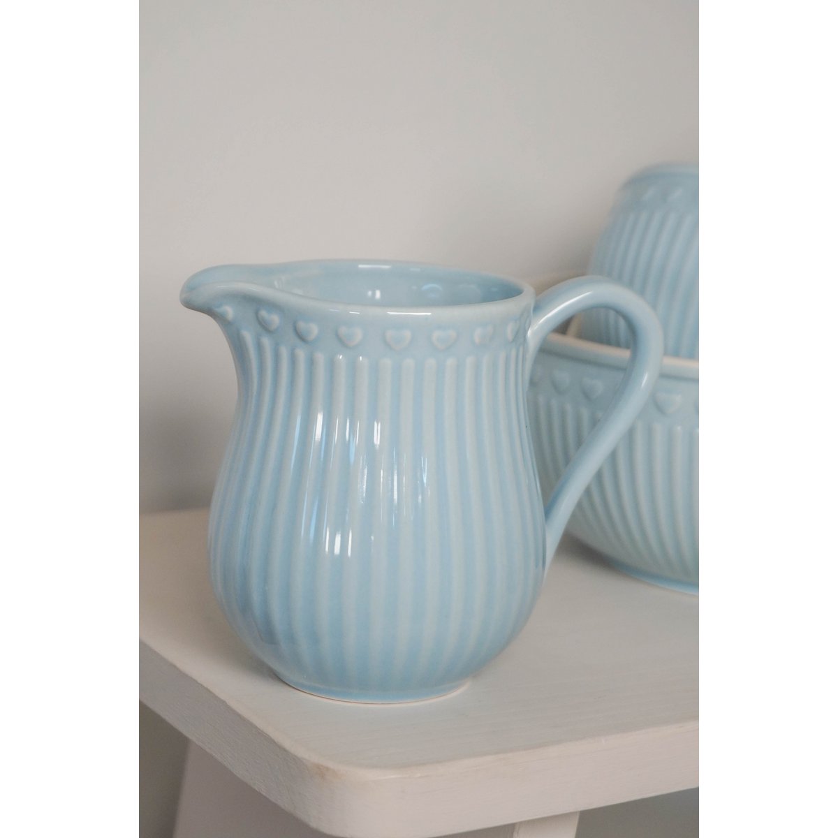 Lechero de porcelana LOVE en color azul pastel Isabelle Rose