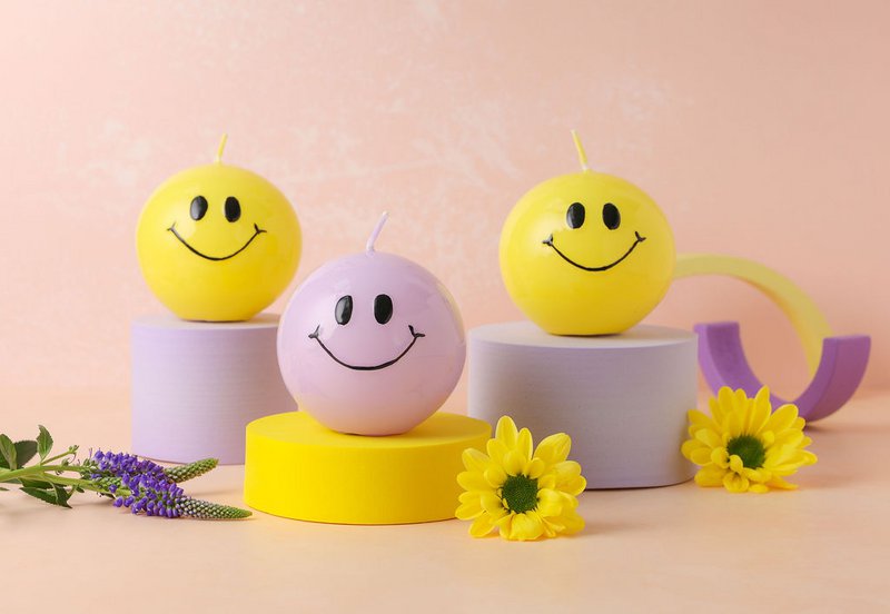 Smiley Kerze - 7,5 cm - Lila
