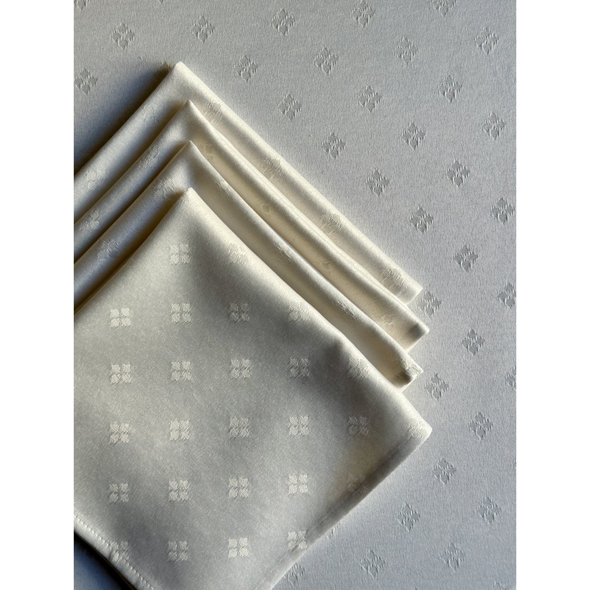 Classic napkin with an ornament | Classic Dinner