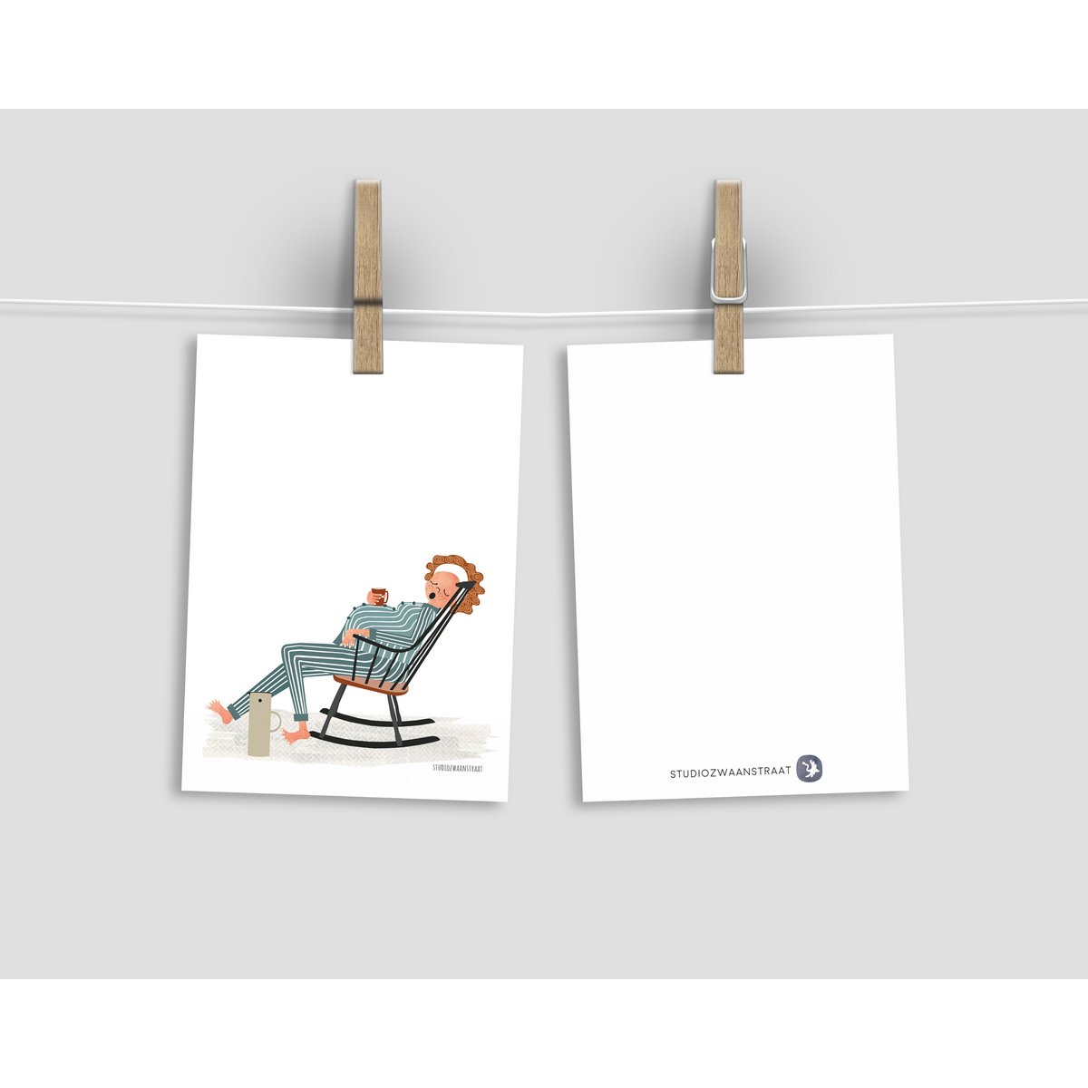 postcard - serie 'bellies'- schommelstoel