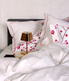 Sateen pillowcase White with cyclamen stitching