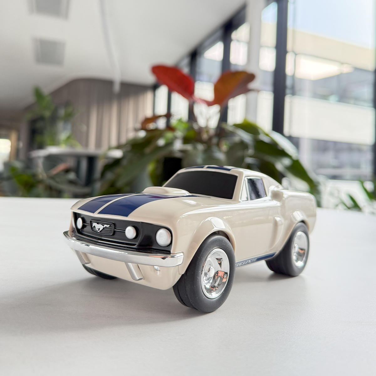 Kleine raceauto Ford Mustang Beige speelgoedauto