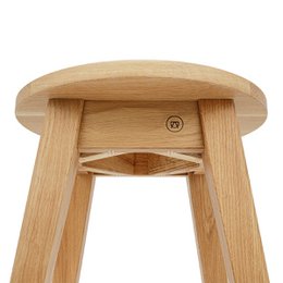 Hocker »Josef« aus Eichenholz für stilvolle Ewigkeit
