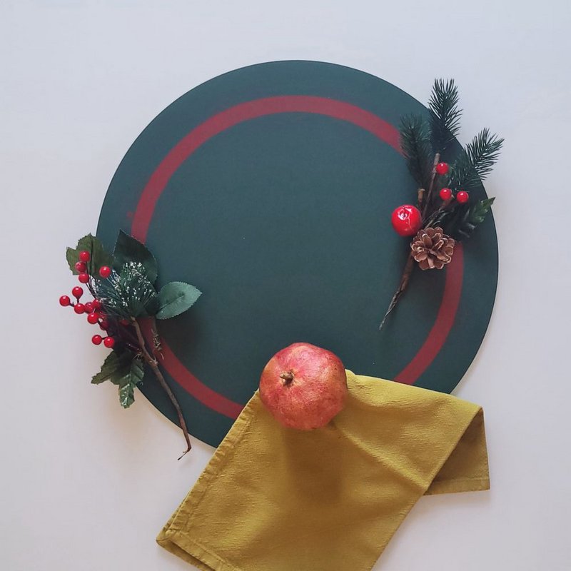 Farverig og original rund dækkeserviet Rund Julegrøn