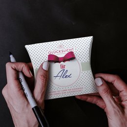 Luce portafortuna / Nella confezione regalo con fiocco ritagliato 🎀 / Punti / Luce portafortuna per... / personalizzabile