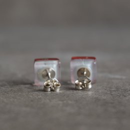 Orecchini a bottone con chiave di violino rossi, vetro e argento sterling 925, oggetto regalo a tema musicale
