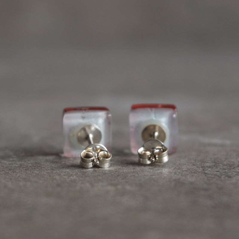Orecchini a bottone con chiave di violino rossi, vetro e argento sterling 925, oggetto regalo a tema musicale