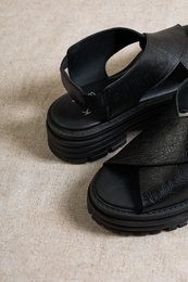 DAFNE BLACK - Cross-Strap Sandals with Chunky Sole