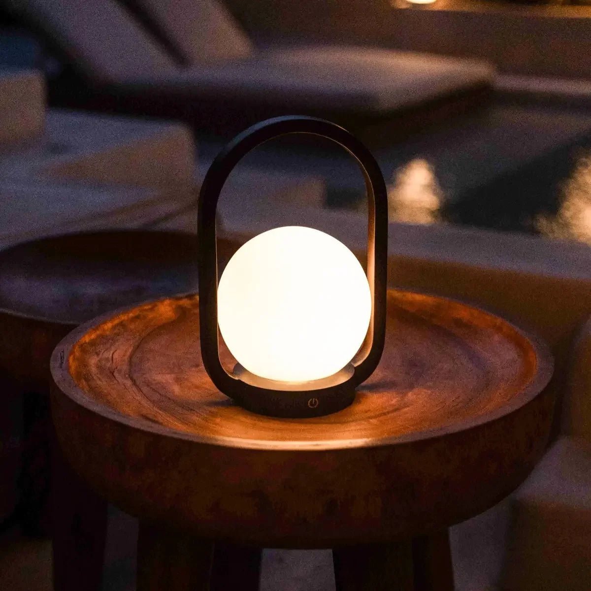 Skye dunkelbraune wiederaufladbare Holzlampe