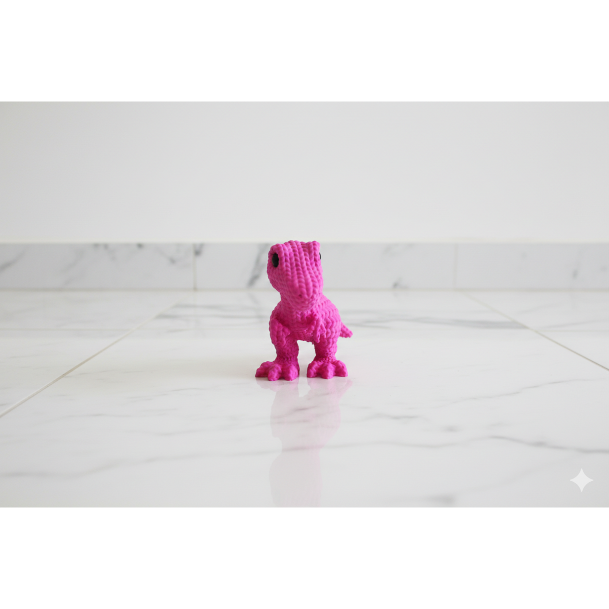 Eterna Wonder — Dzianinowa figurka dinozaura — Dekoracyjna mini rzeźba — Różowa — 15 cm