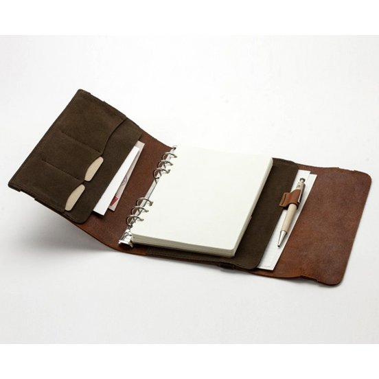 Leather organizer with elastic closure