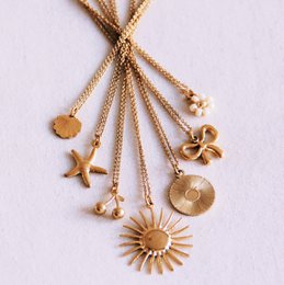 Collar fino con flor de margarita - crema