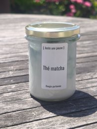 Pistachio and chocolate whipped cream candle