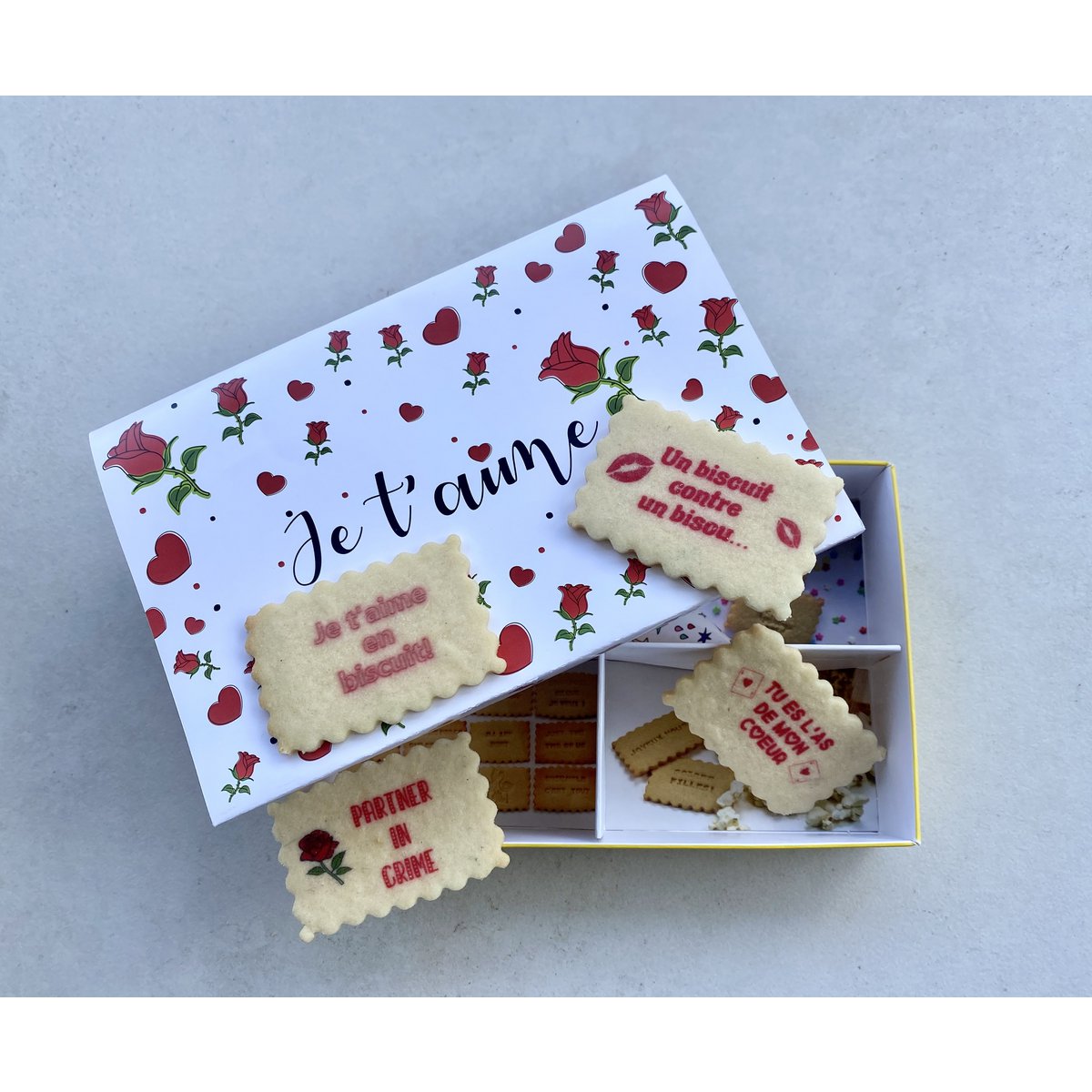 Box of personalized biscuits with the theme "Croque moi!" Copy