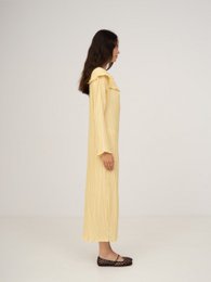 Langes gelbes Faltenkleid von Beurre