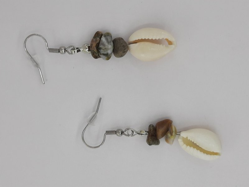 %2378 Cowrie shell gemstones jasper fur earrings