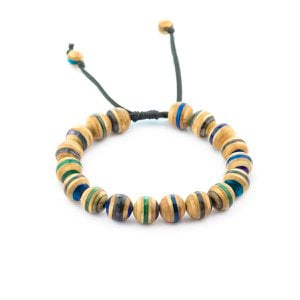Blauwe houten armband gemaakt van gerecyclede skateboards - unisex, verstelbaar, 10 mm kralen