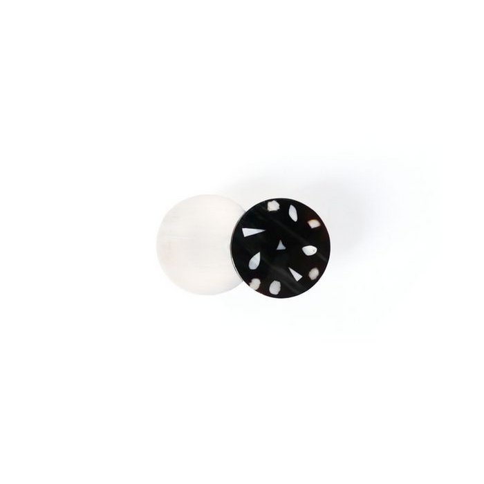 Dubbele ronde broche in Terrazo-stijl van wit hoorn
