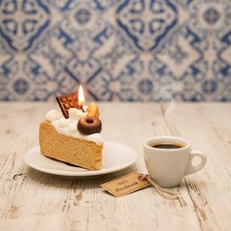 LAVURI® Caramel Slice - Cake - with whipped cream, chocolate bars and cookie rings as decoration