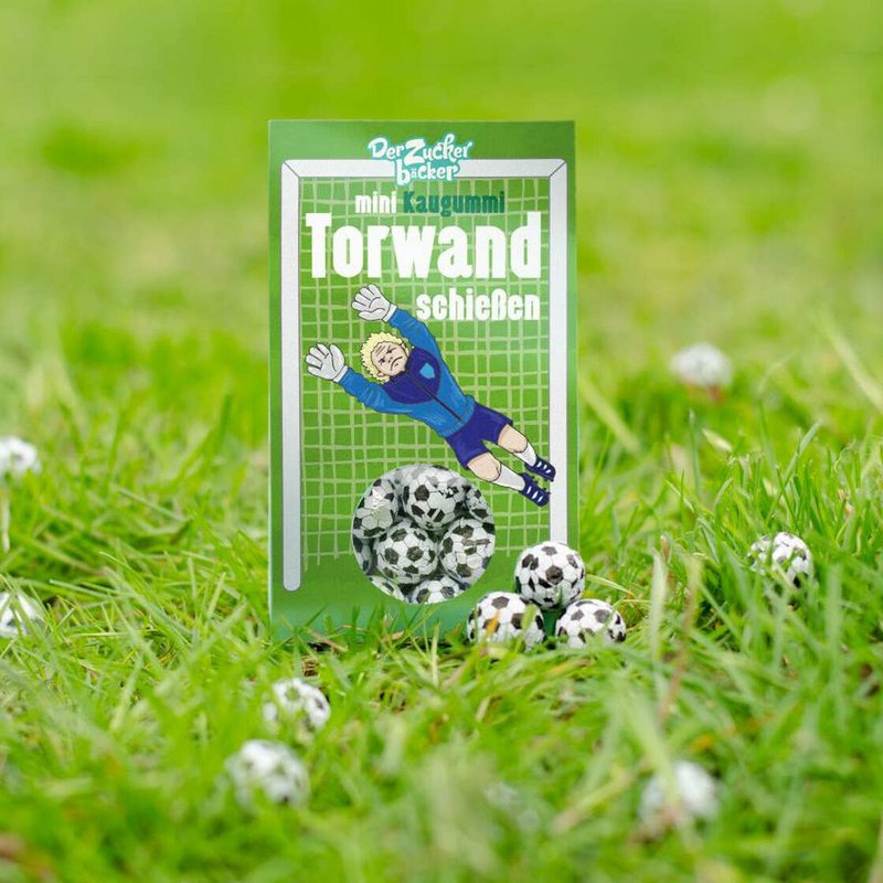 Snack portion of goal wall shooting chewing gum football gift