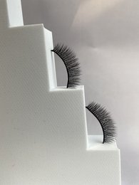 Long, dramatic vegan lashes in a natural black color. Ideal for creating a bold, glamorous eye look.