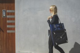 Hulkenbag grande azul medianoche con cubierta construida